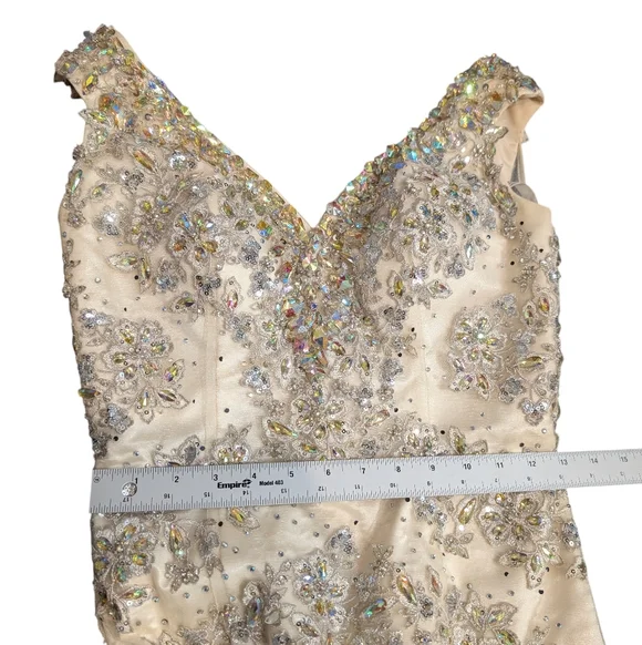 Tony Bowls Ivory V-Neck Trumpet Mermaid Beaded Gown Style number TB11606 Sz 8 - Picture 11 of 12